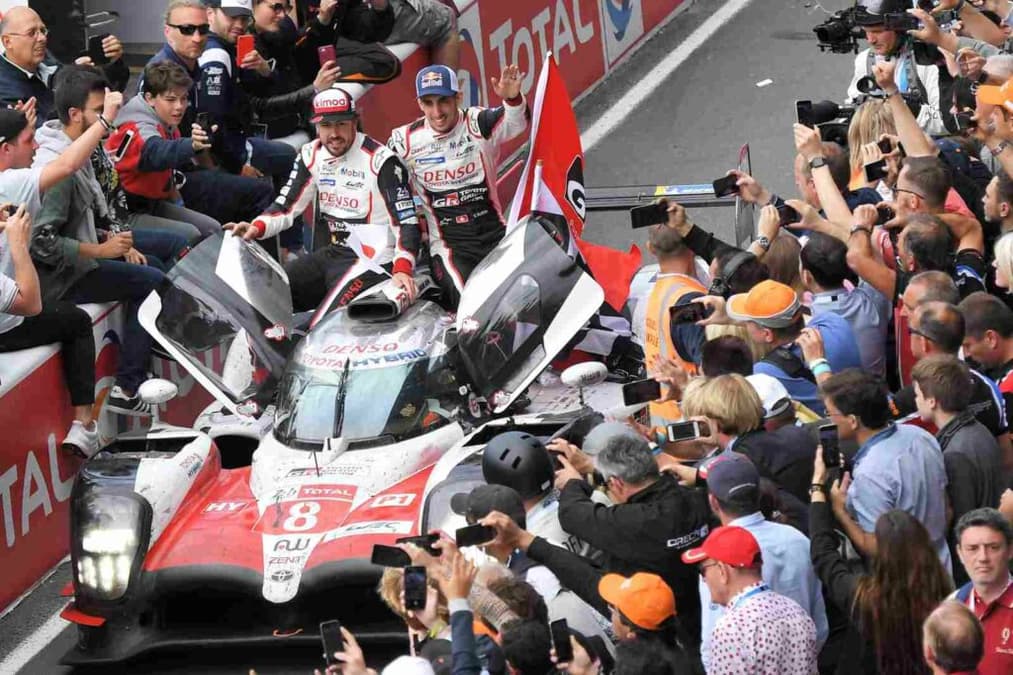 O piloto assinou com a Toyota para disputar uma temporada (Foto: AFP)