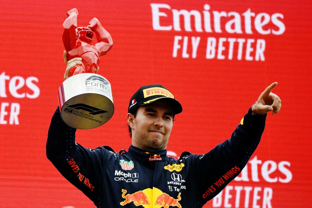 Sergio Pérez vai seguir com a Red Bull até o fim de 2022, pelo menos (Foto: Nicolas Tucat/Red Bull Content Pool/Getty Images)