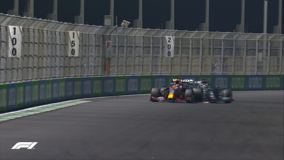 Max Verstappen freou forte na frente do carro de Hamilton, que não conseguiu evitar a batida (Foto: F1/Twitter)