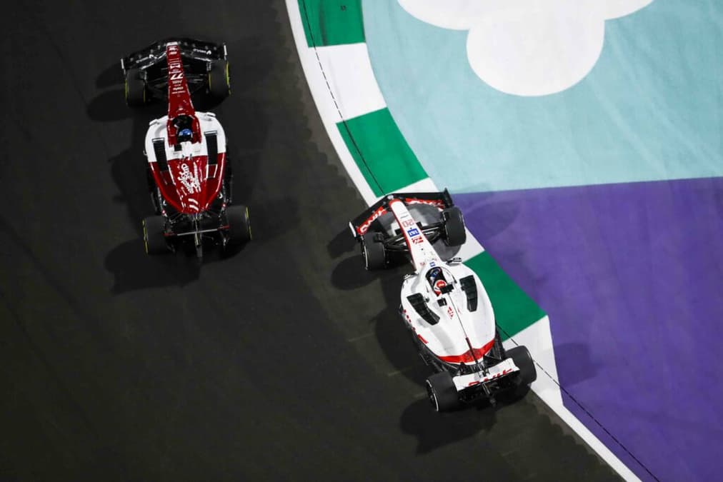 Alfa Romeo e Haas em disputa por posição na Arábia Saudita (Foto: Alfa Romeo)