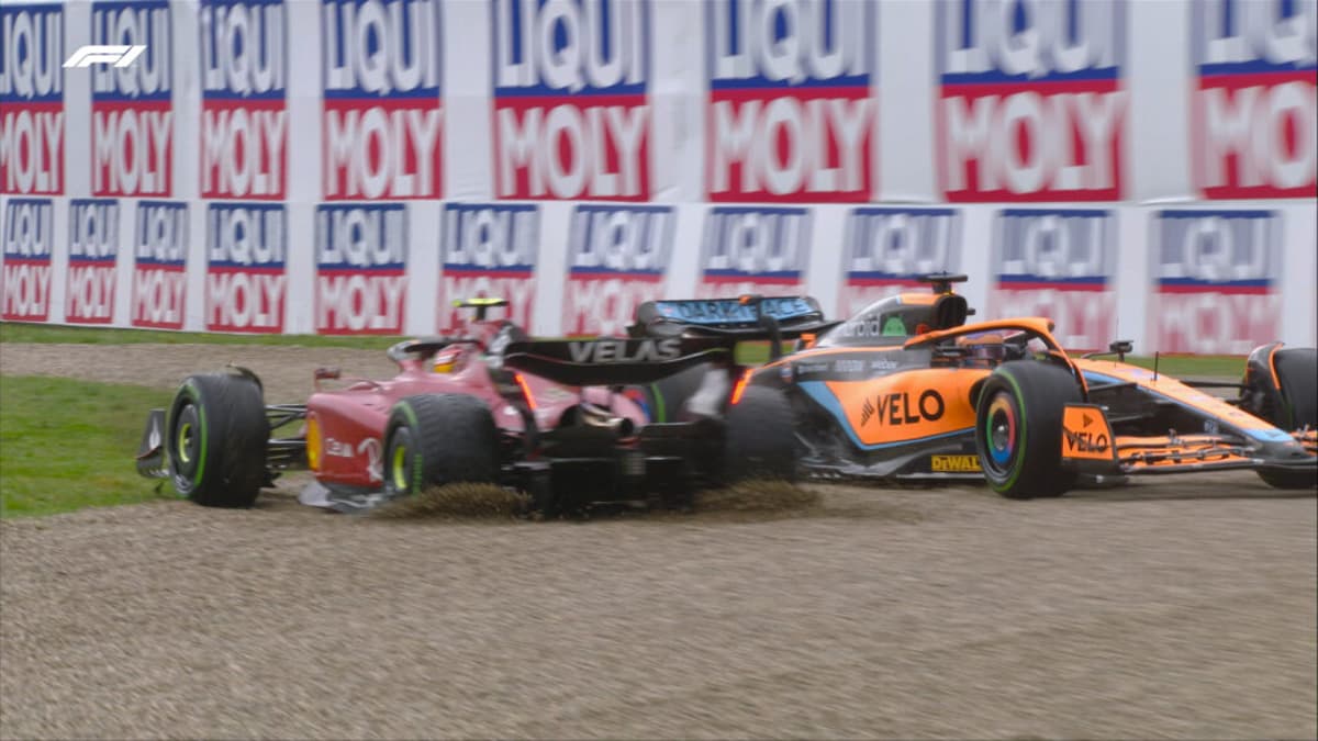 Ricciardo teve final de semana para esquecer em Ímola, ao bater em Sainz logo na largada (Foto: F1)