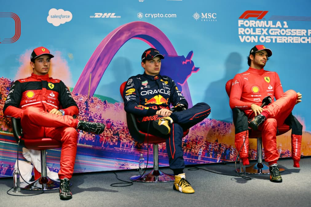 Max Verstappen na frente, com Charles Leclerc em segundo e Carlos Sainz em terceiro (Foto: Red Bull Content Pool)