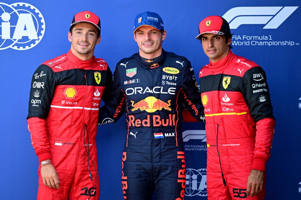 Max Verstappen entende escolha da Ferrari por Charles Leclerc ao invés de Carlos Sainz (Foto: AFP)