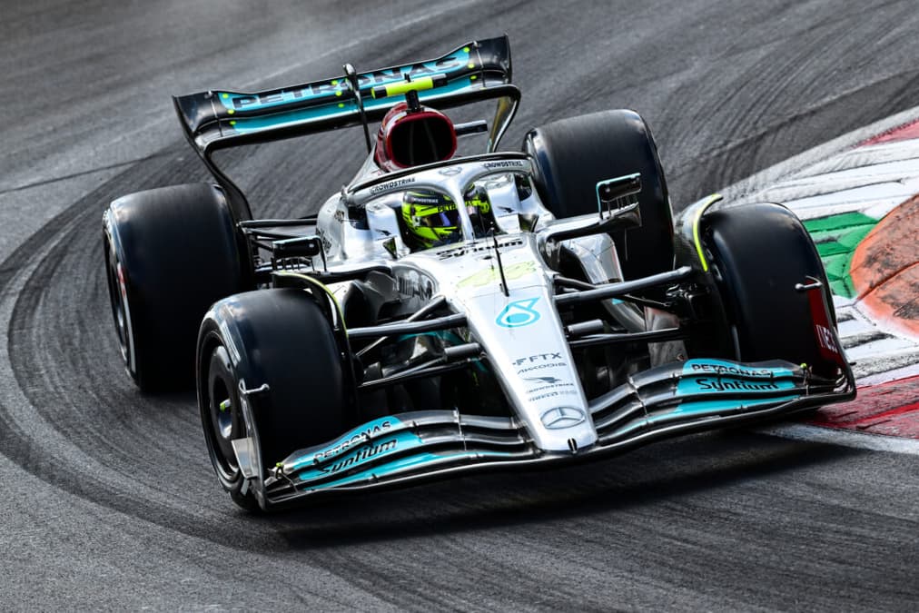 Lewis Hamilton: nada satisfeito com a Mercedes em Monza (Foto: AFP)
