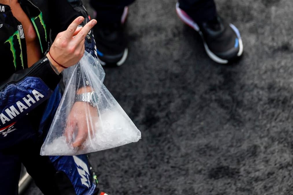 Fabio Quartararo vai ter de operar o dedo médio da mão esquerda (Foto: Yamaha)
