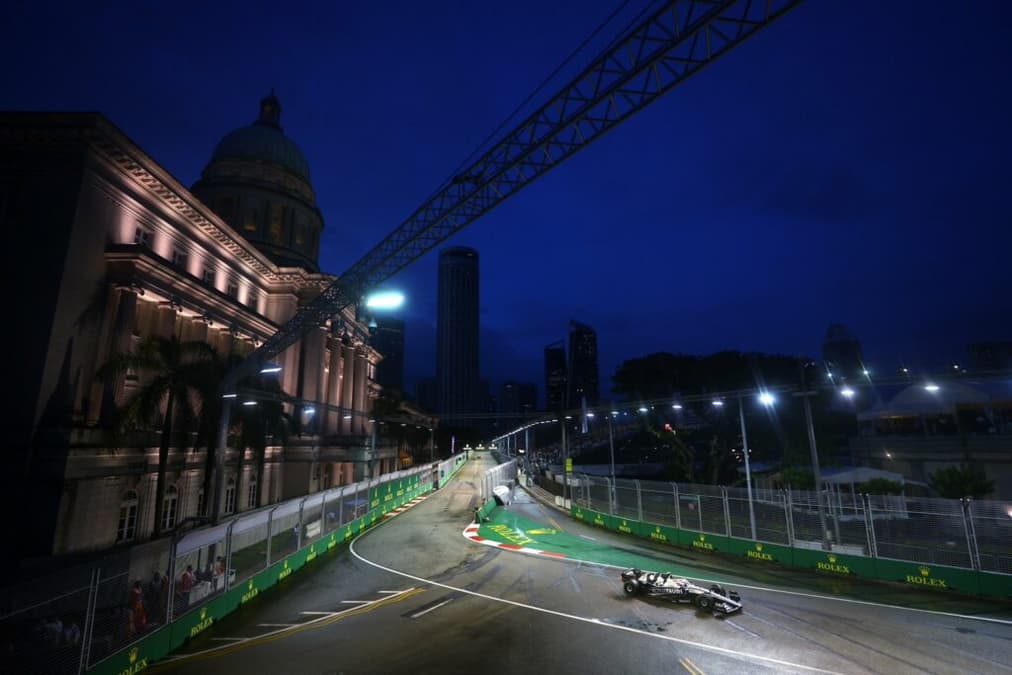 É noite de calor para receber a Fórmula 1 em Singapura (Foto: AlphaTauri)