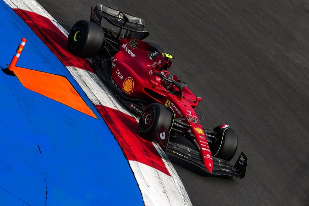 A Ferrari fez algumas mudanças no carro de Sainz ao longo dos treinos livres do México (Foto: Ferrari)