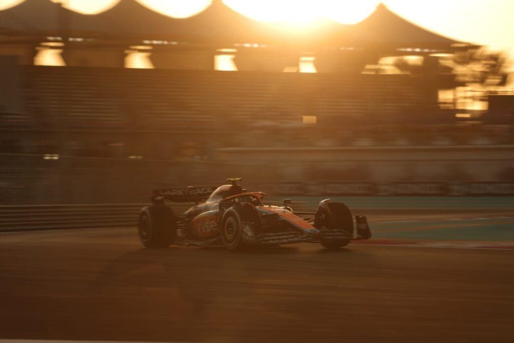 Os testes da McLaren foram realizados com o carro de 2022 (Foto: McLaren)