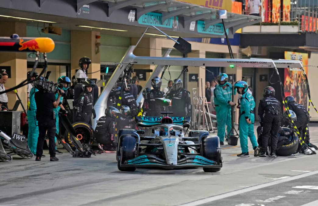 Mercedes ainda não compreendeu totalmente o W13 (Foto: AFP)