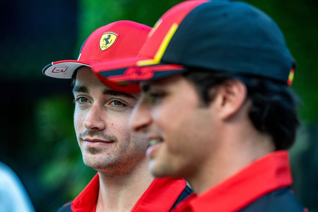 Charles Leclerc reconheceu que Carlos Sainz tem se saído melhor que ele (Foto: Ferrari)
