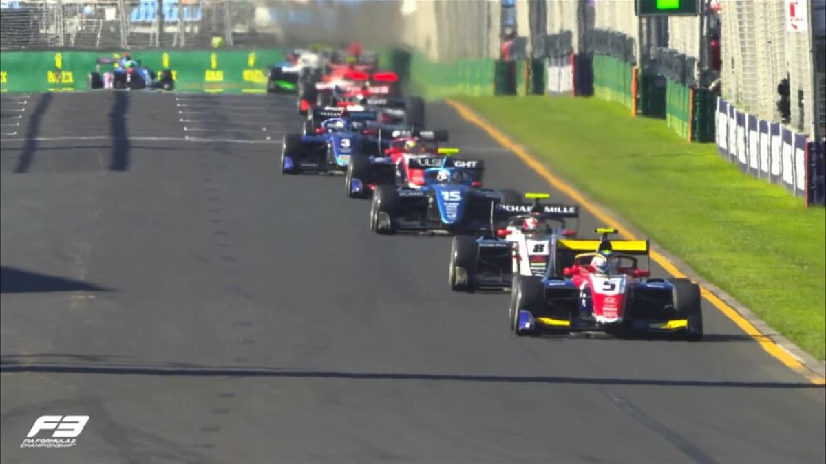 Bortoleto puxa a fila na corrida principal da F3 na Austrália (Foto: F3)