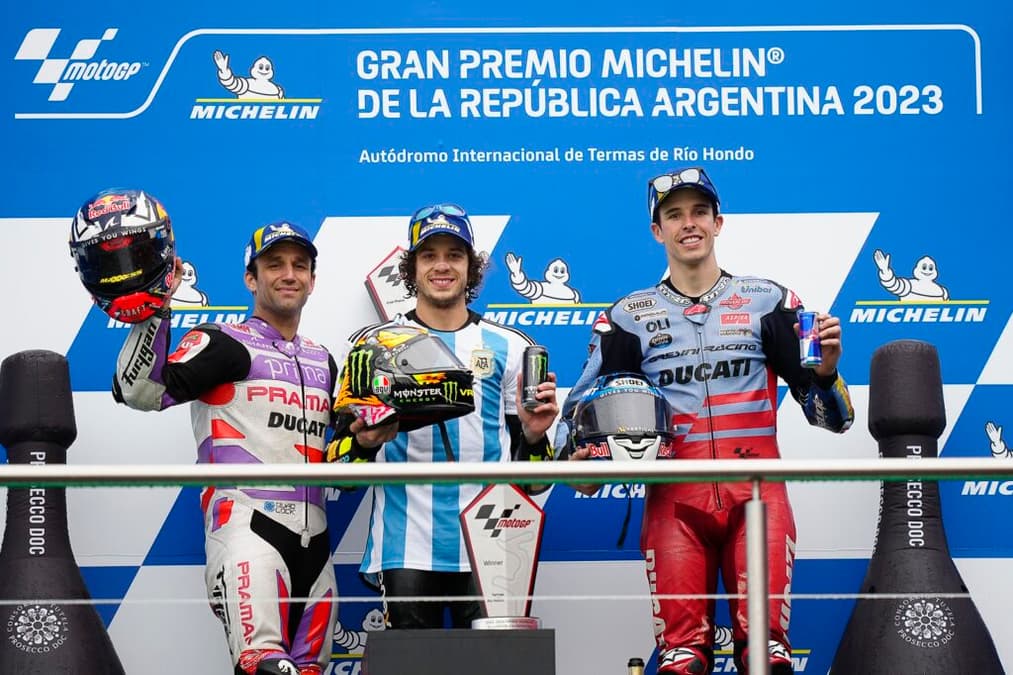 Marco Bezzecchi, Johann Zarco e Álex Márquez no pódio da Argentina (Foto: Divulgação/MotoGP)