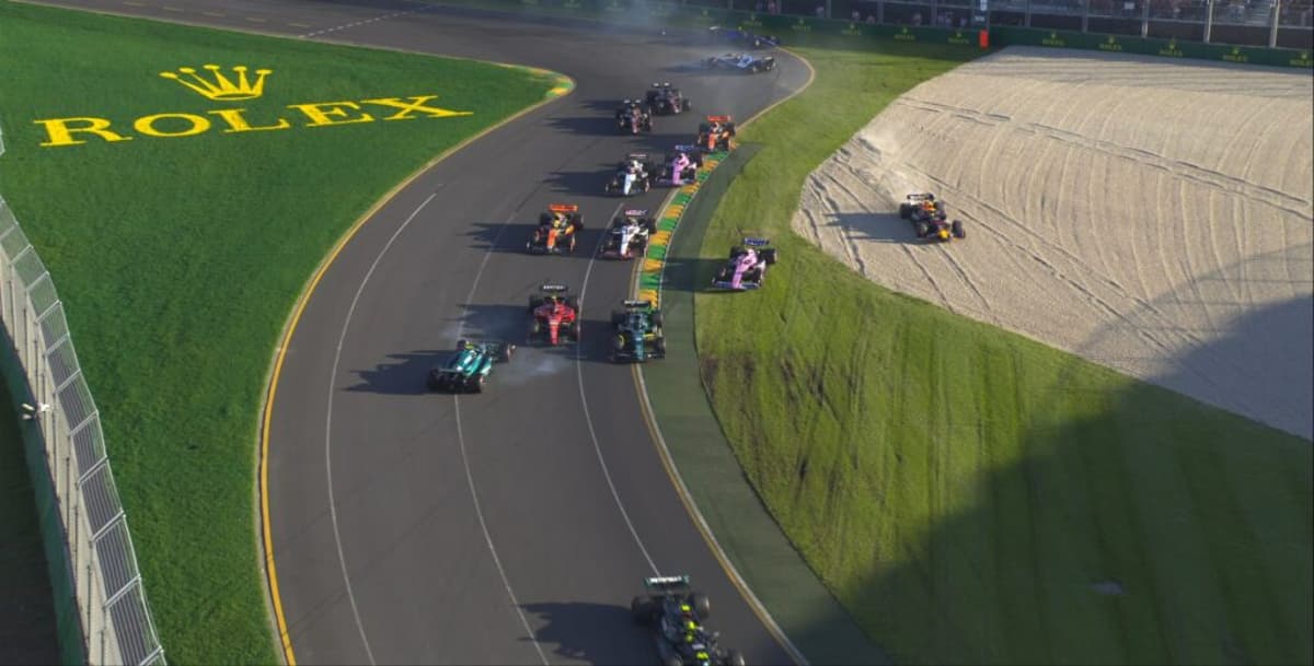 A caótica relargada final do GP da Austrália fez a FIA pensar em mudanças (Foto: F1)