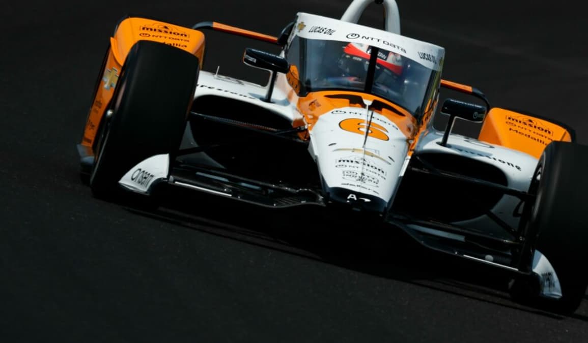 Felix Rosenqvist surpreendeu e anotou tempo mais rápido do sábado (Foto: Indycar)