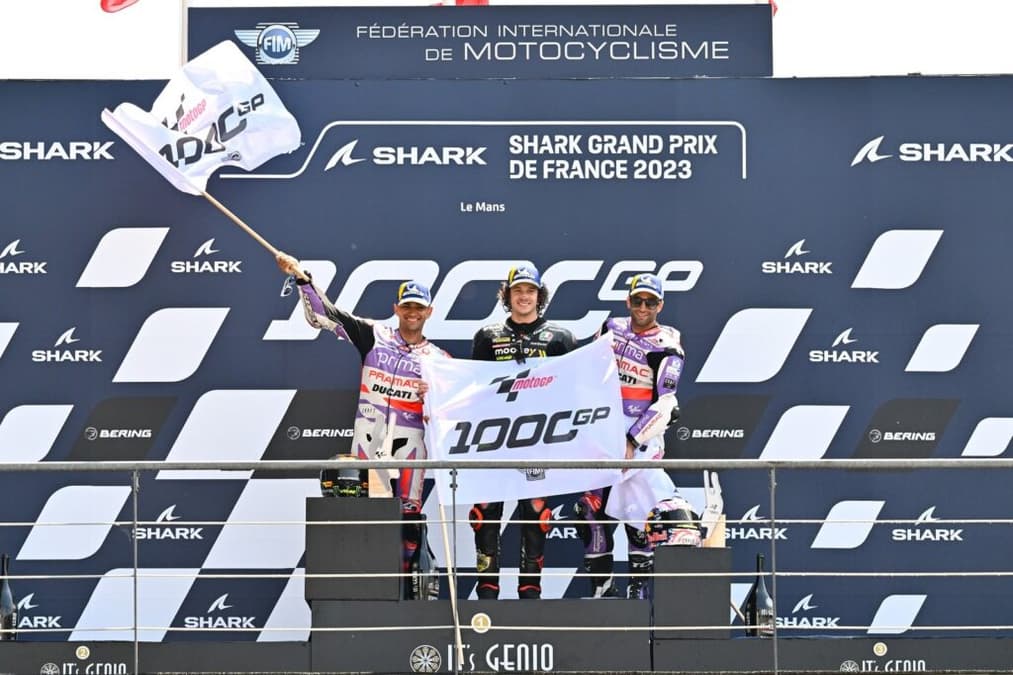 Marco Bezzecchi, Jorge Martín e Johann Zarco no pódio do GP 1000 (Foto: Divulgação/MotoGP)