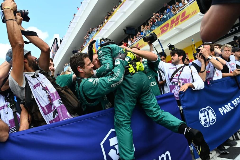 Depois da primeira corrida sem pódio, no Azerbaijão, Alonso voltou ao top-3 em Miami (Foto: AFP)