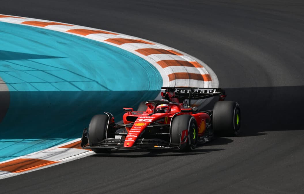 Ferrari ainda tem dificuldades em acertar a SF-23 para as corridas (Foto: AFP) 