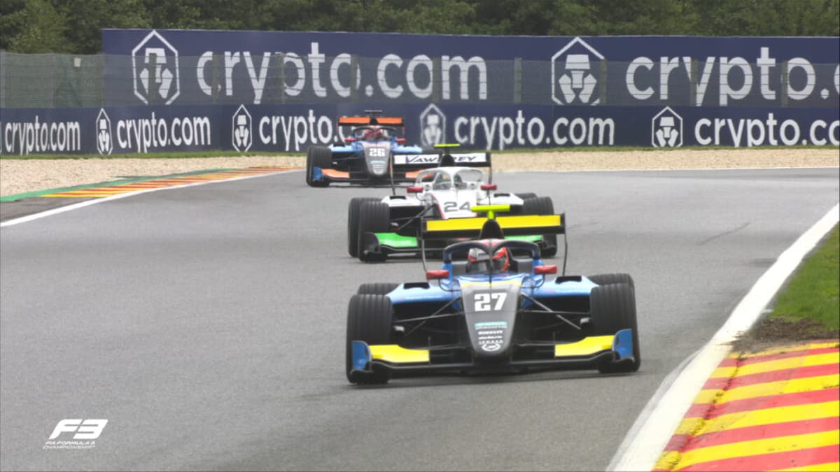Taylor Barnard acertou a estratégia e venceu a corrida 2 da F3 na Bélgica (Foto: reprodução/F1 TV)