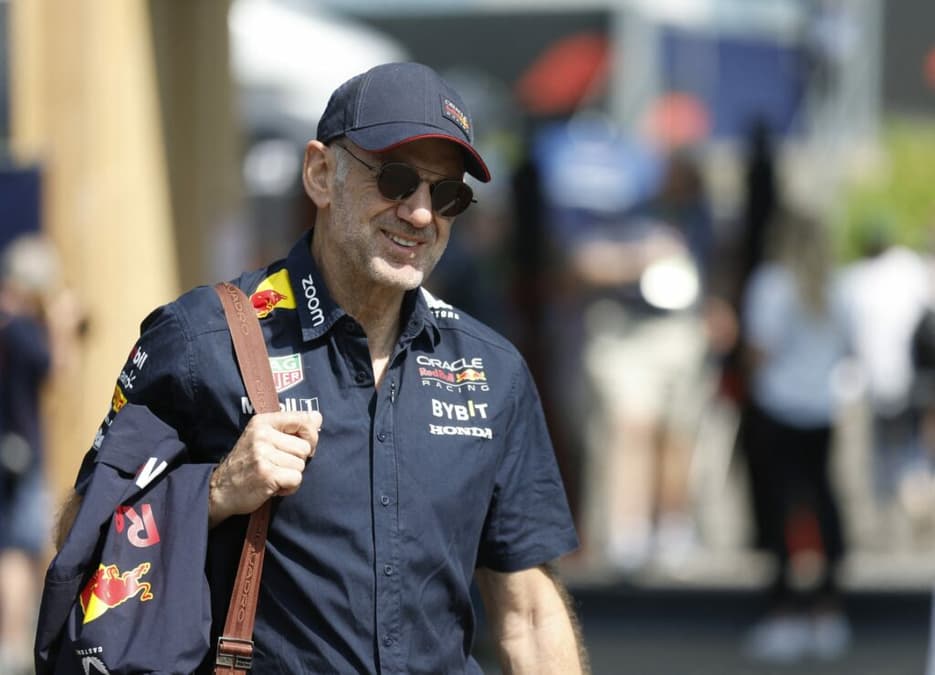 Adrian Newey vai deixar Red Bull no primeiro trimestre de 2025 (Foto: AFP) 