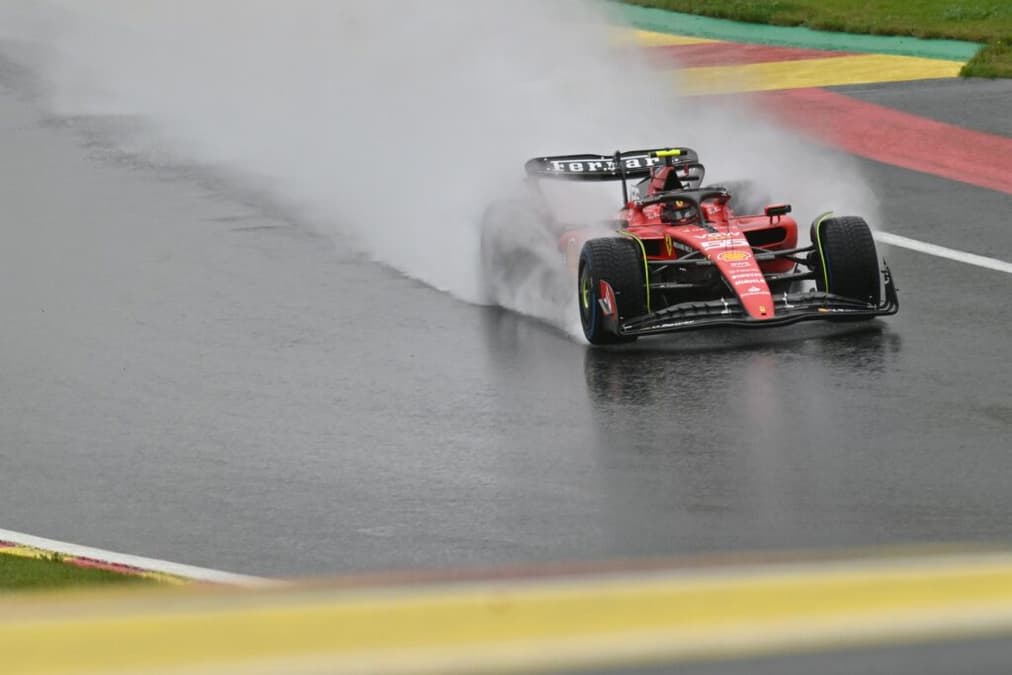 Carlos Sainz vai largar em quarto lugar no GP da Bélgica (Foto: AFP).