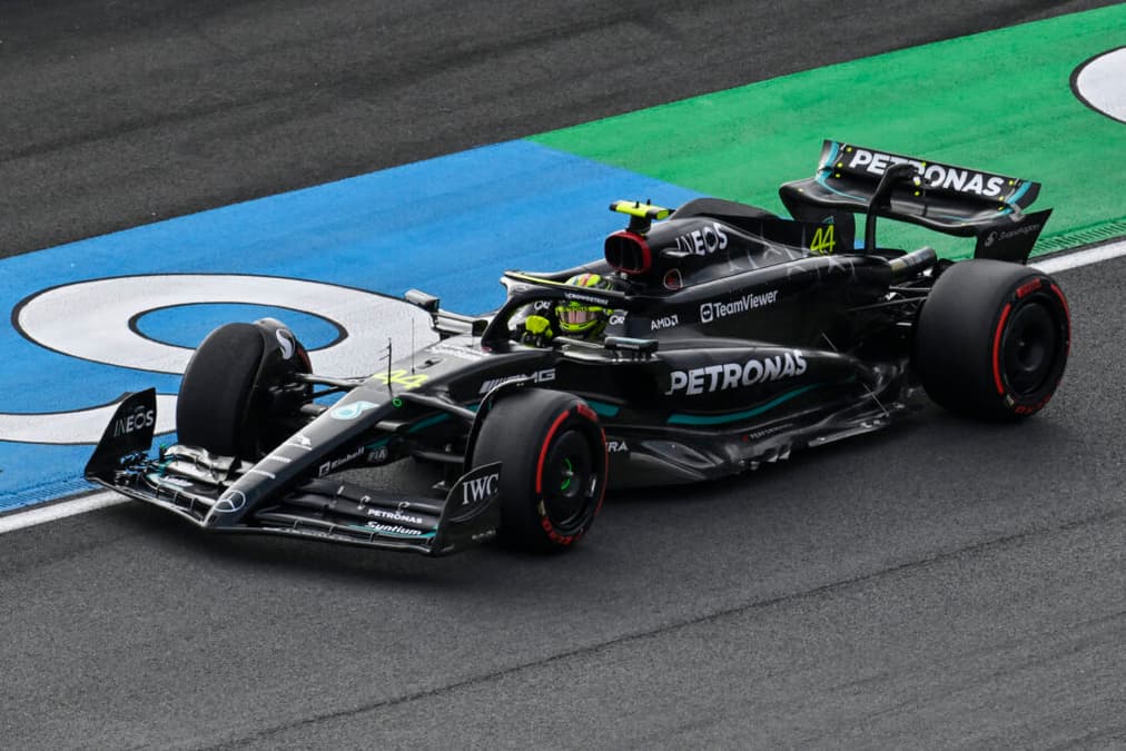 Lewis Hamilton vai seguir defendendo a Mercedes até 2025 (Foto: AFP) 