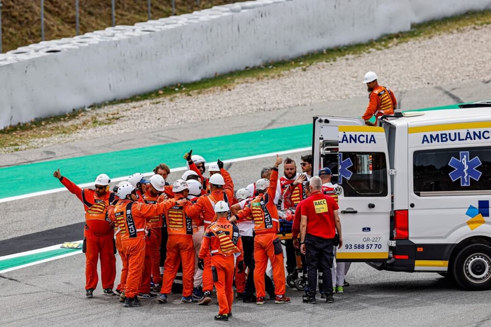 Fiscais se preocuparam em sinalizar que Francesco Bagnaia estava bem após acidente (Foto: Ducati)