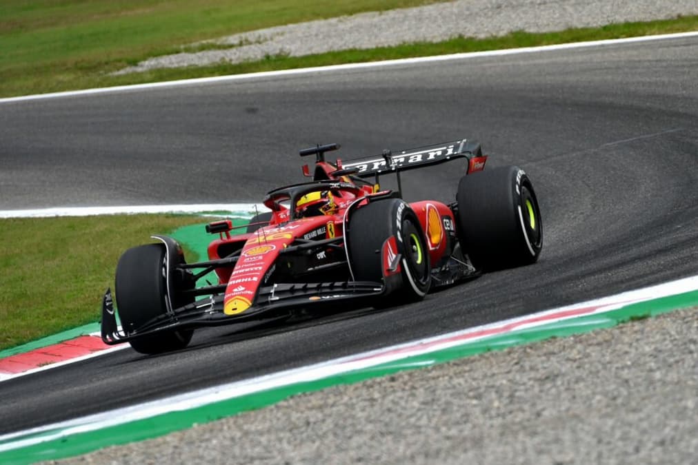 Charles Leclerc no TL1 em Monza: Ferrari trouxe atualizações nas asas da SF-23 (Foto: Ferrari)