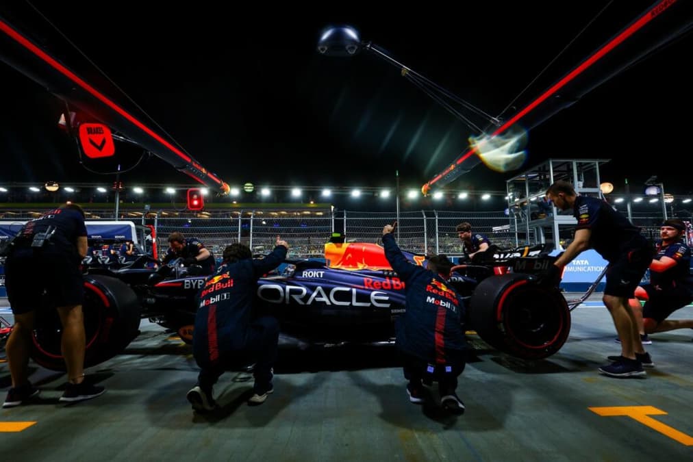 Red Bull teve os dois carros eliminados no Q2 em Singapura (Foto: Red Bull Content Pool)