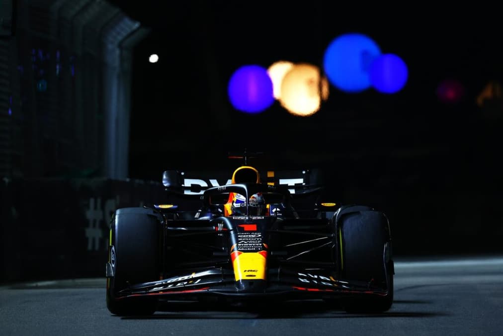A Red Bull sofreu em Singapura, um dos circuitos urbanos da F1 (Foto: Red Bull Content Pool)