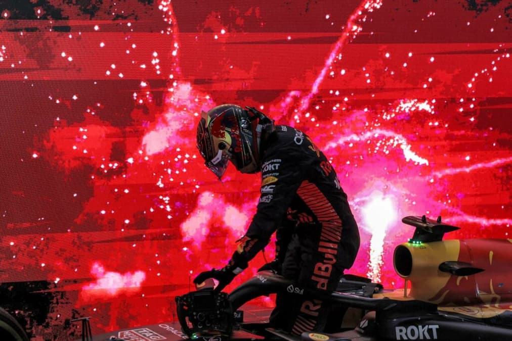 Verstappen comemorou o tricampeonato mundial no Catar (Foto: AFP) 