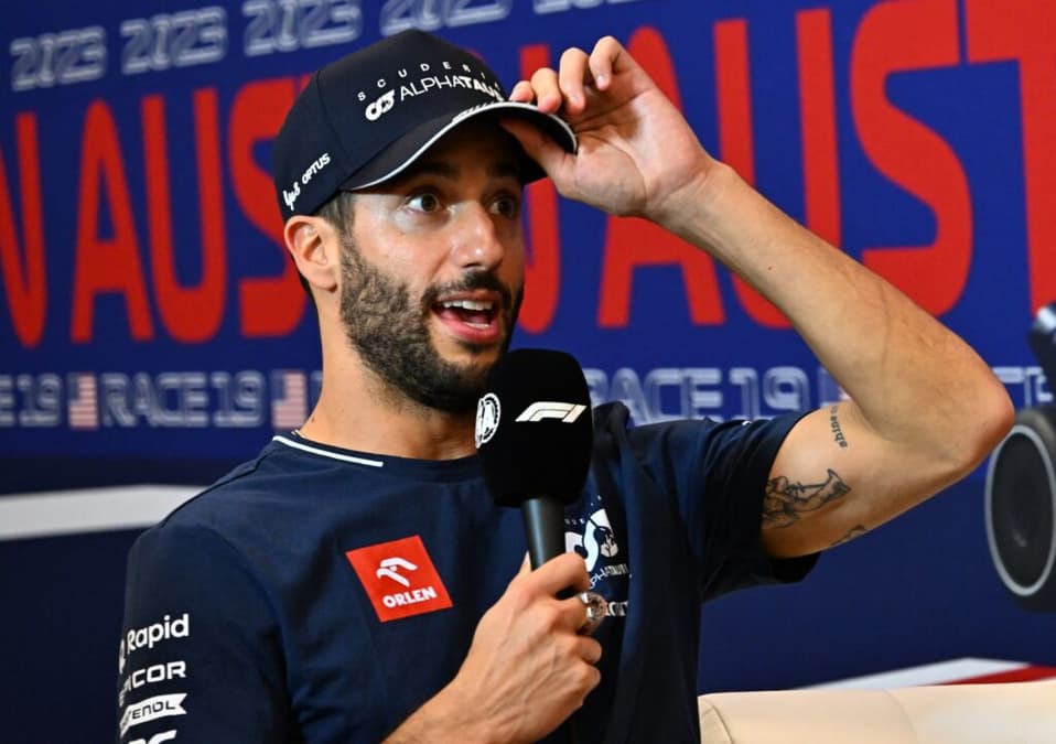 Daniel Ricciardo esperava uma recuperação mais rápida, só que a fratura no punho era pior (Foto: AFP)