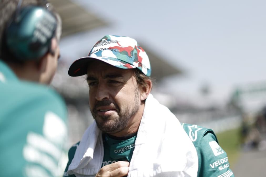 Alonso foi acusado por Marko de espalhar rumores (Foto: Aston Martin)