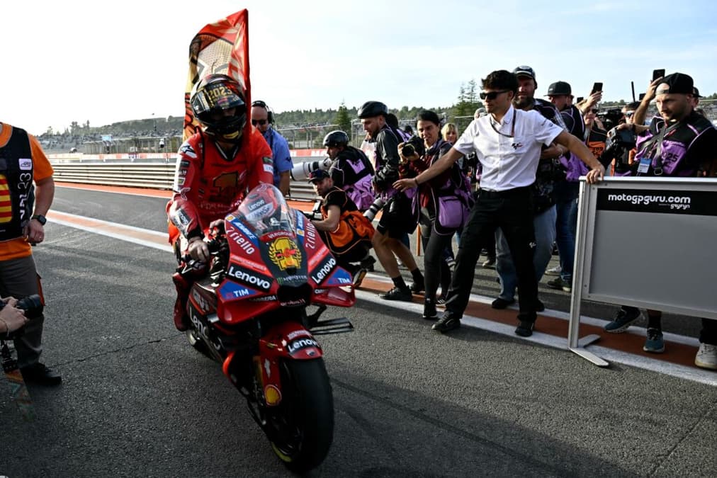 Francesco Bagnaia garantiu o bicampeonato da MotoGP (Foto: AFP)