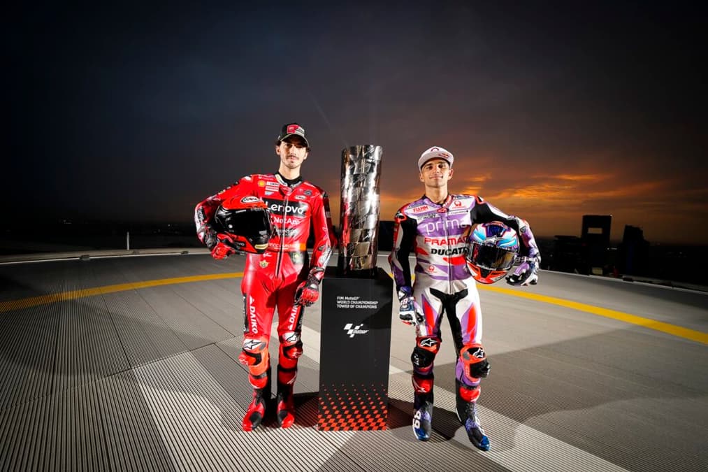 Francesco Bagnaia e Jorge Martín brigam pelo título de 2023 (Foto: Divulgação/MotoGP)