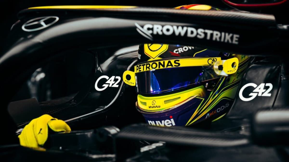 Lewis Hamilton segue apaixonado pelo trabalho na Fórmula 1 (Foto: Mercedes)