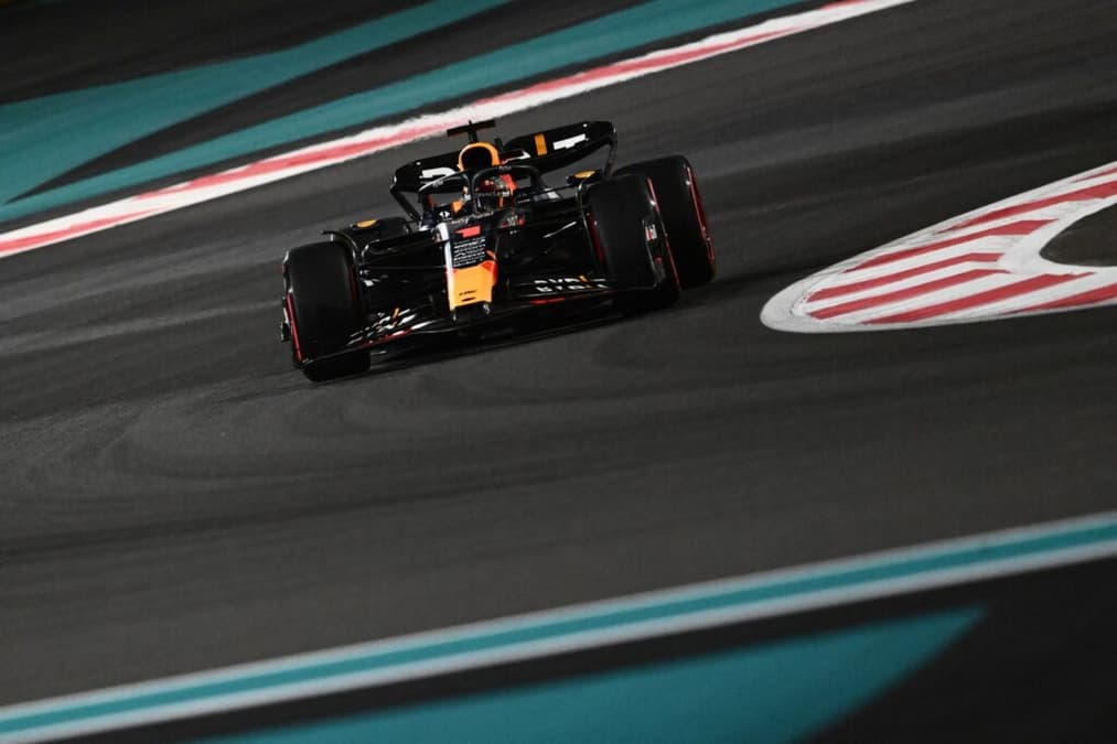 Max Verstappen colocou a Red Bull na pole-position do GP de Abu Dhabi (Foto: AFP)