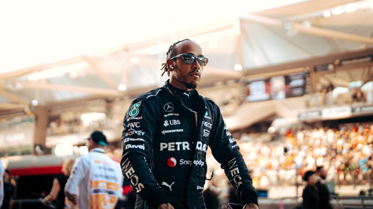 Hamilton celebrou melhorias no W15 (Foto: Mercedes)