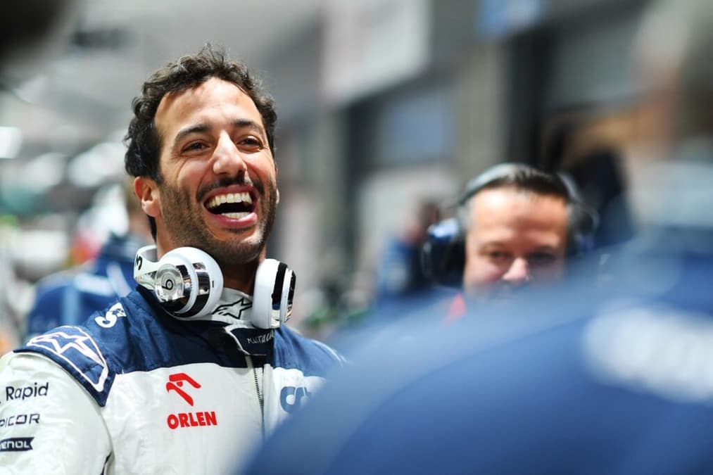 Daniel Ricciardo não escondeu vontade de voltar a vestir as cores da Red Bull (Foto: AFP)
