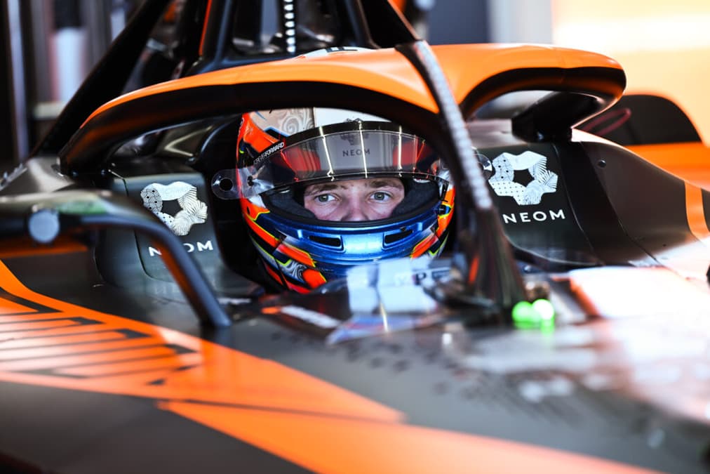 Taylor Barnard vai acelerar o carro da McLaren no treino de novatos (Foto: McLaren)