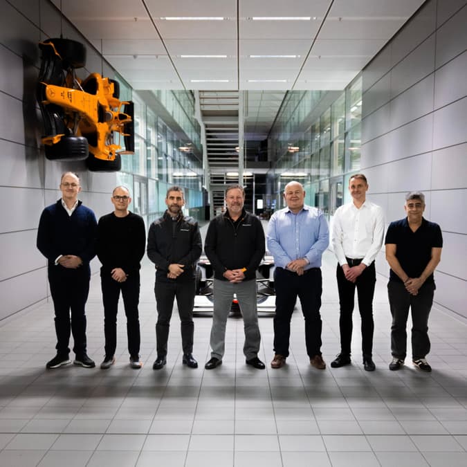 Zak Brown apresentou os novos reforços do departamento técnico da McLaren (Foto: Reprodução/Twitter)