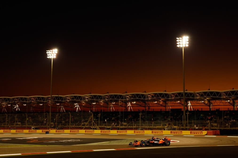 É noite de classificação da Fórmula 1 no Bahrein (Foto: Pirelli)
