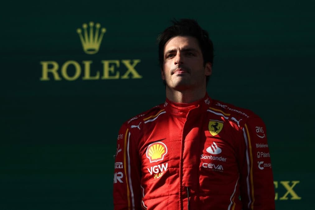 Será Carlos Sainz o substituto de Lewis Hamilton na Mercedes? (Foto: AFP) 