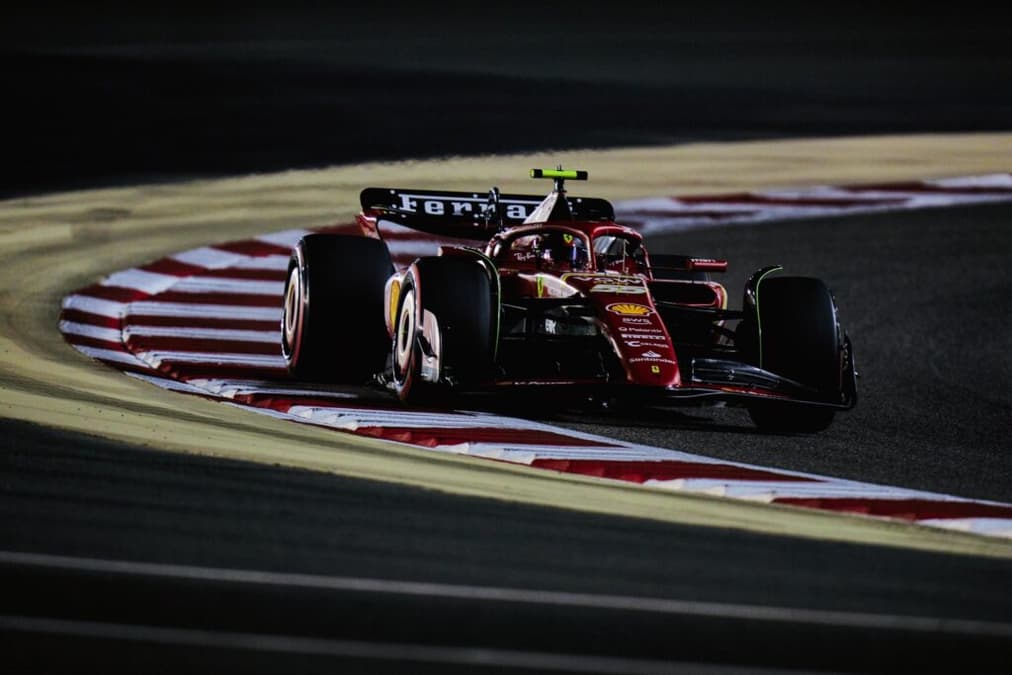 Carlos Sainz parte da quarta posição no GP do Bahrein (Foto: Ferrari)
