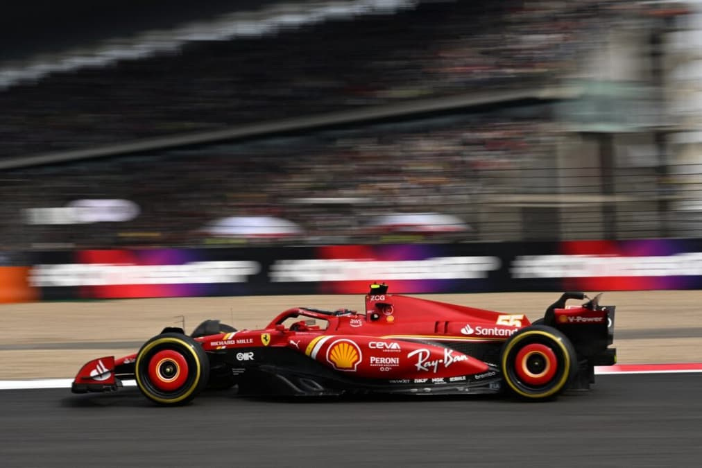 Carlos Sainz destacou que a Ferrari não teve ritmo no fim de semana (Foto: AFP) 