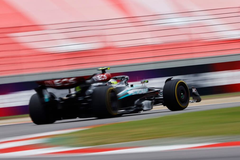 Hamilton sofreu com o ritmo em pista seca na China (Foto: Mercedes)