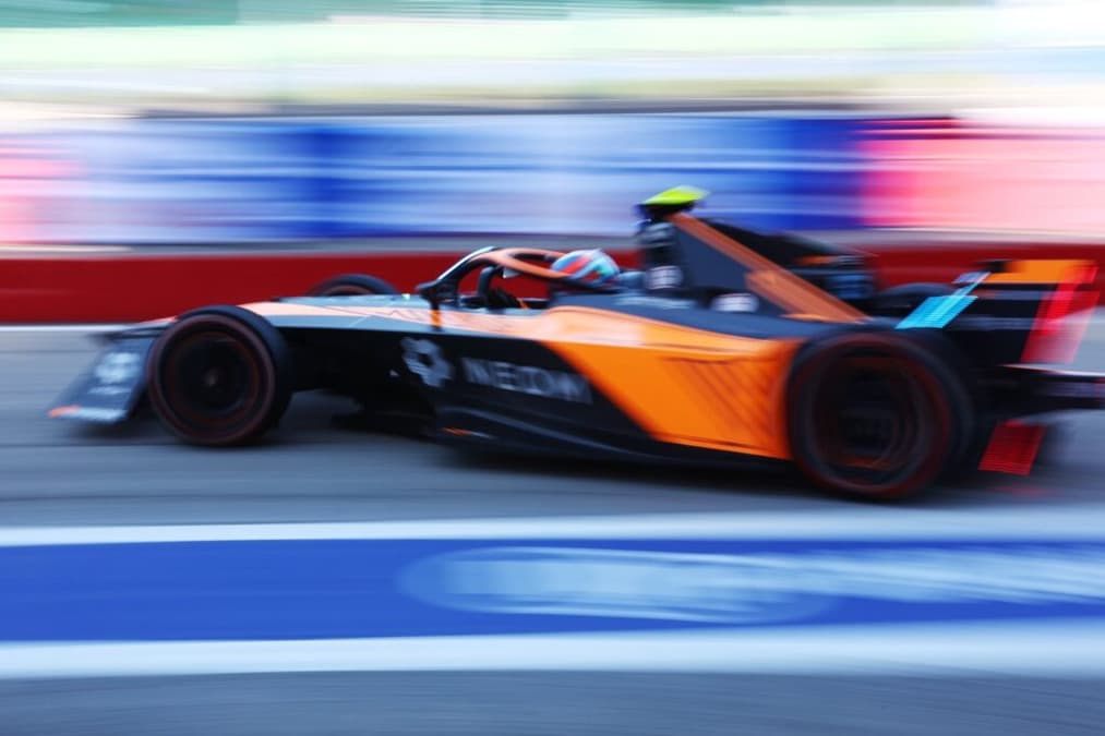 Jake Hughes foi o mais rápido durante o TL3 e a classificação da corrida 2, em Misano (Foto: NEOM McLaren FE)