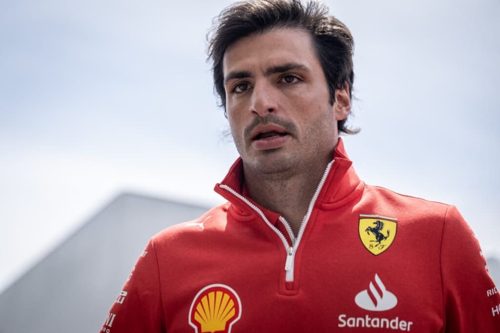 Carlos Sainz é o nome mais forte do mercado de pilotos agora (Foto: AFP) 