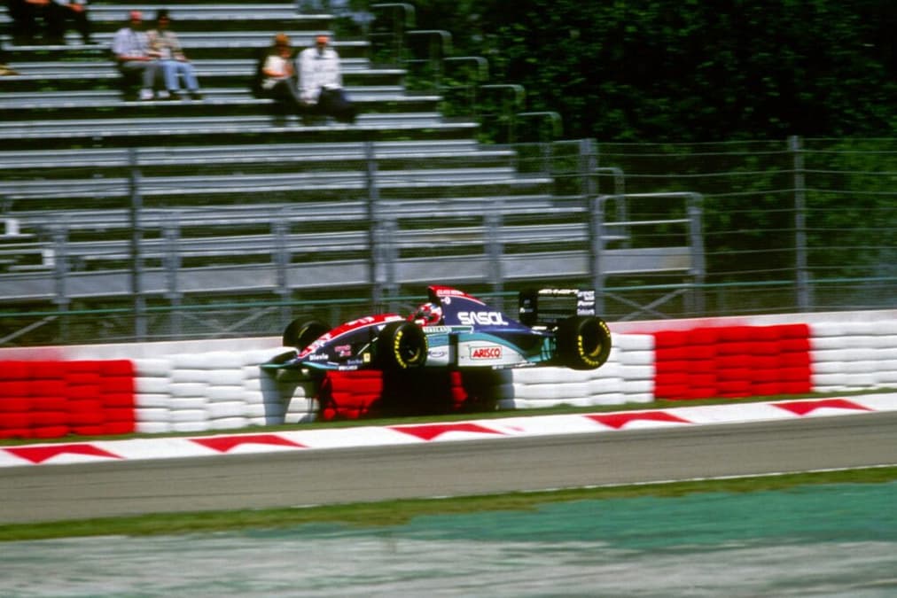 Momento do acidente de Rubens Barrichello durante a sexta-feira do GP de San Marino de 1994 (Foto: Reprodução/The Race)
