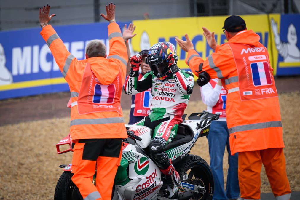 Zarco quebra jejum de 71 anos na MotoGP com triunfo na França