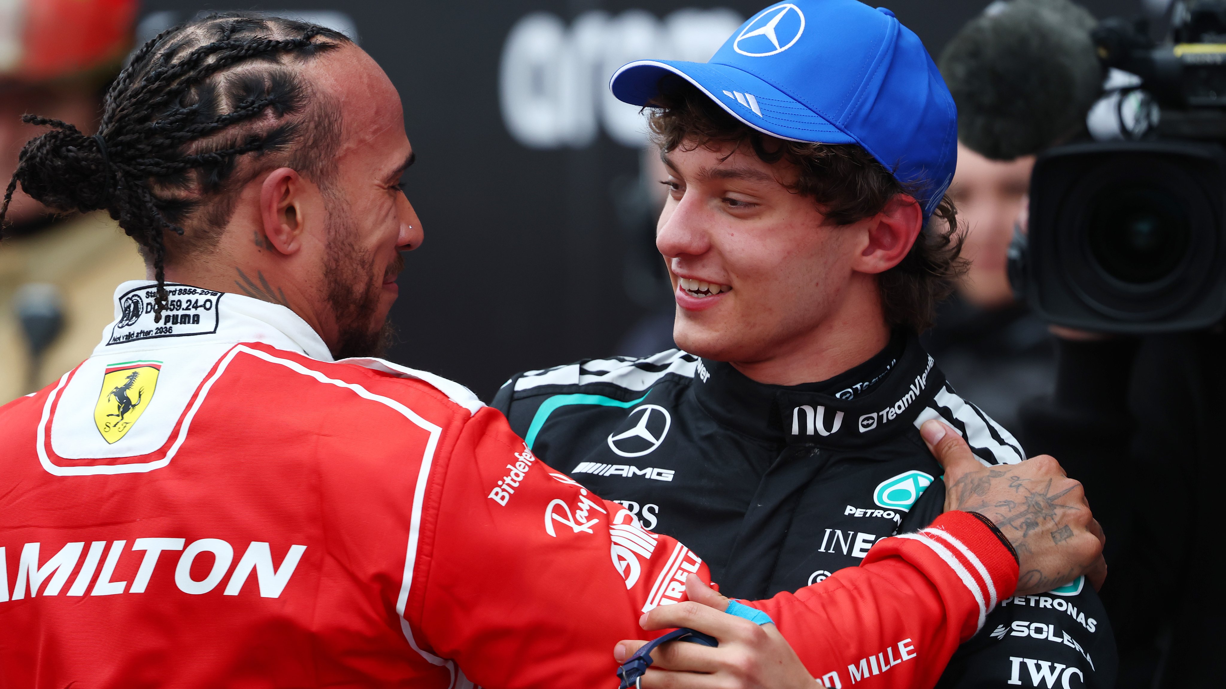 Hamilton vence em Barcelona e pressiona líder Antonelli no mundial